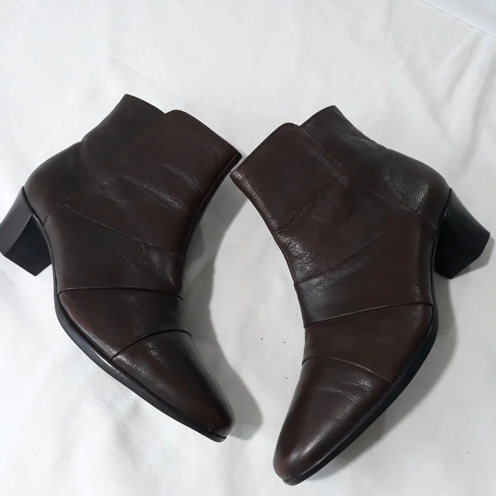 Munro American Leather Brown Ankle Boots Zippered Size 11 M